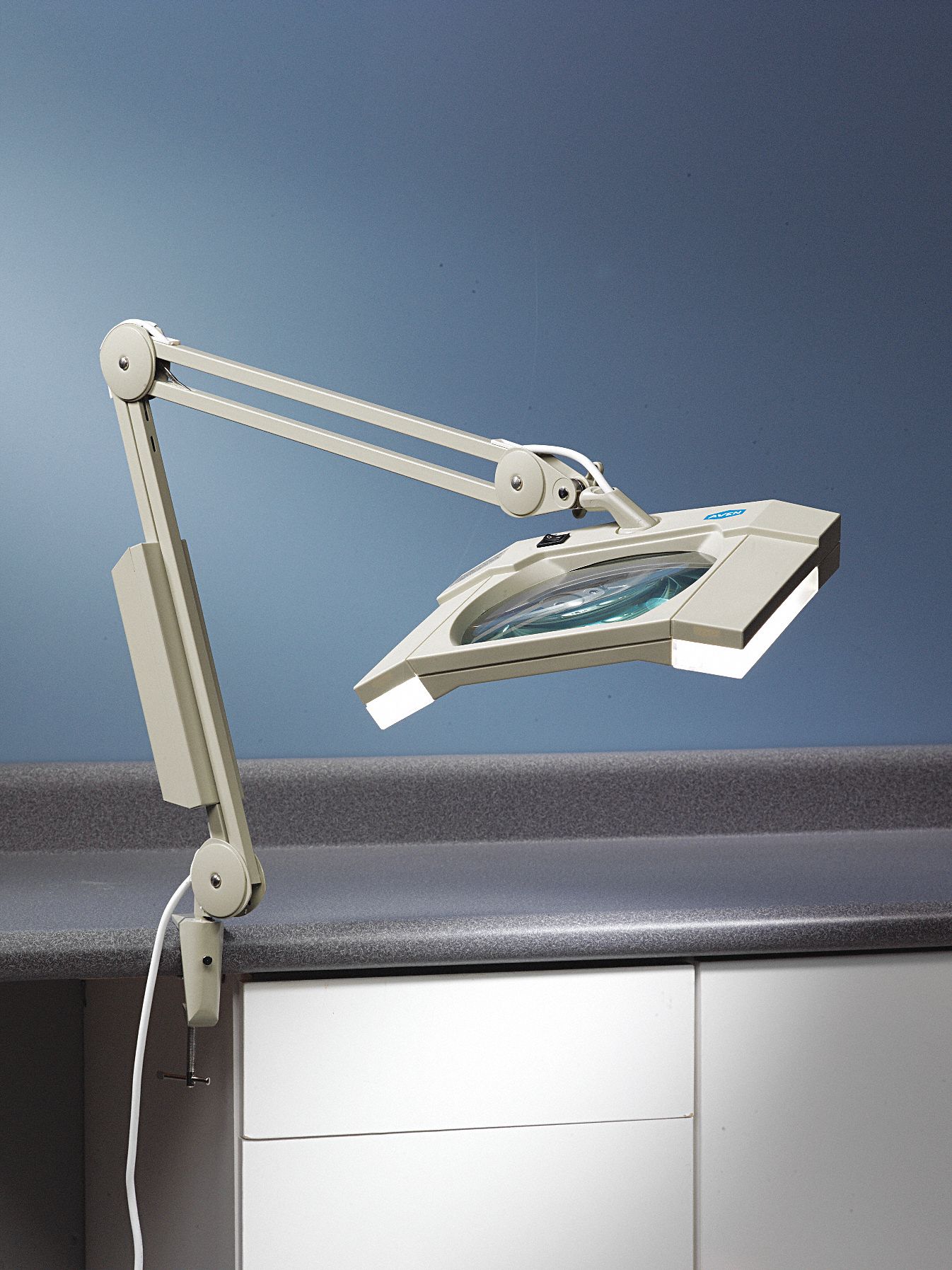 Lighted Magnifier, Base Mount, Ivory, 30 In