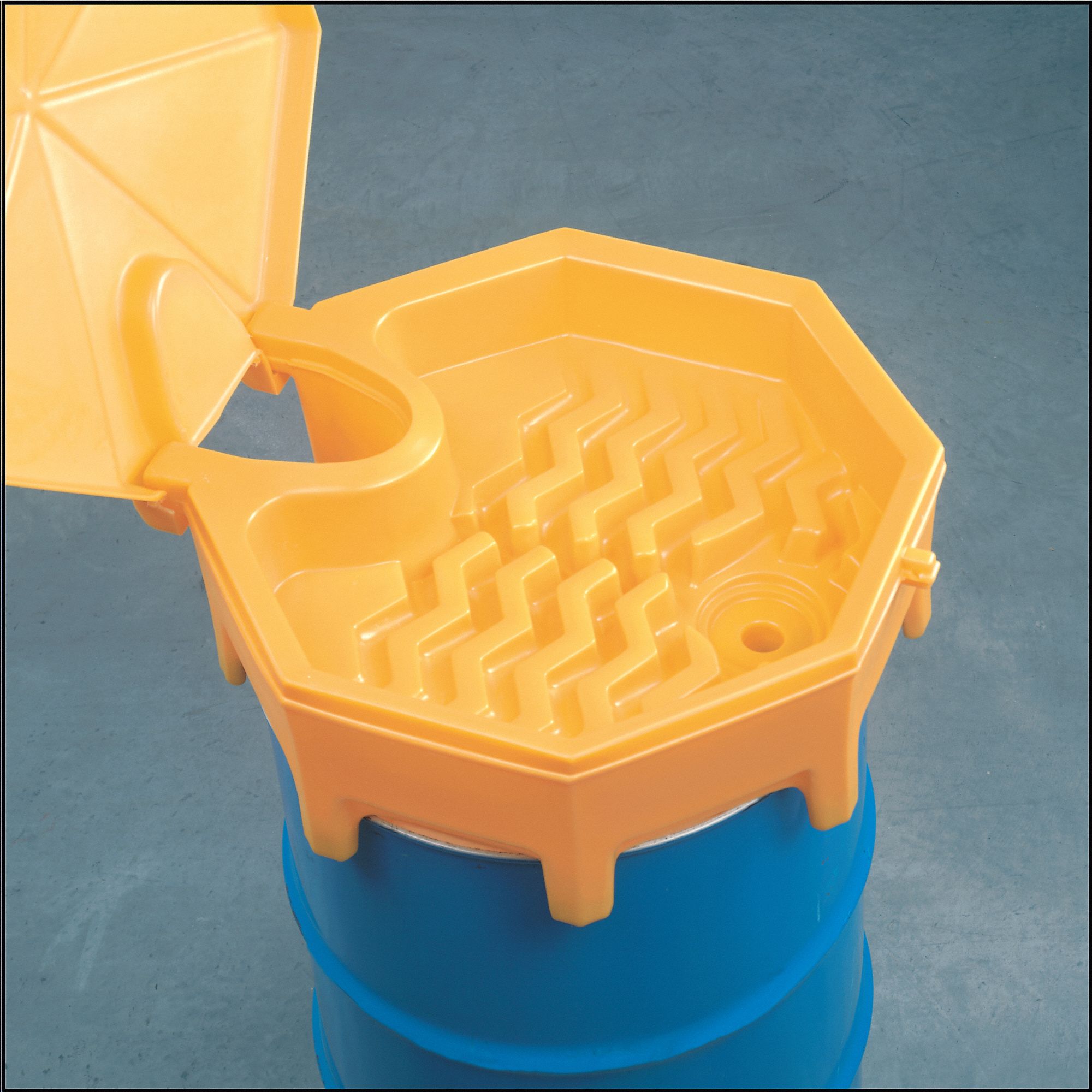 Drum Funnel with Lid, 26.5  In, with Spout