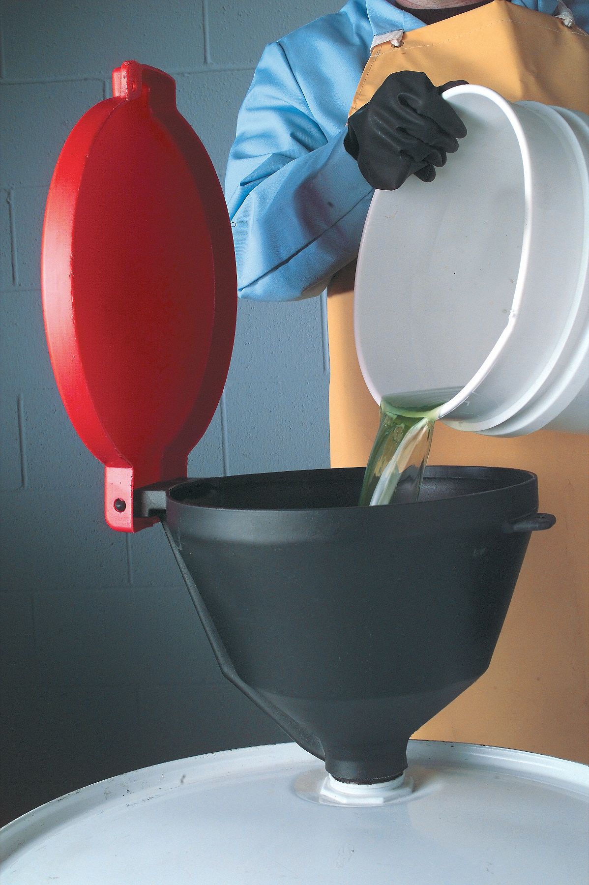 Drum Funnel with Lid, 13 3/8, with Spout