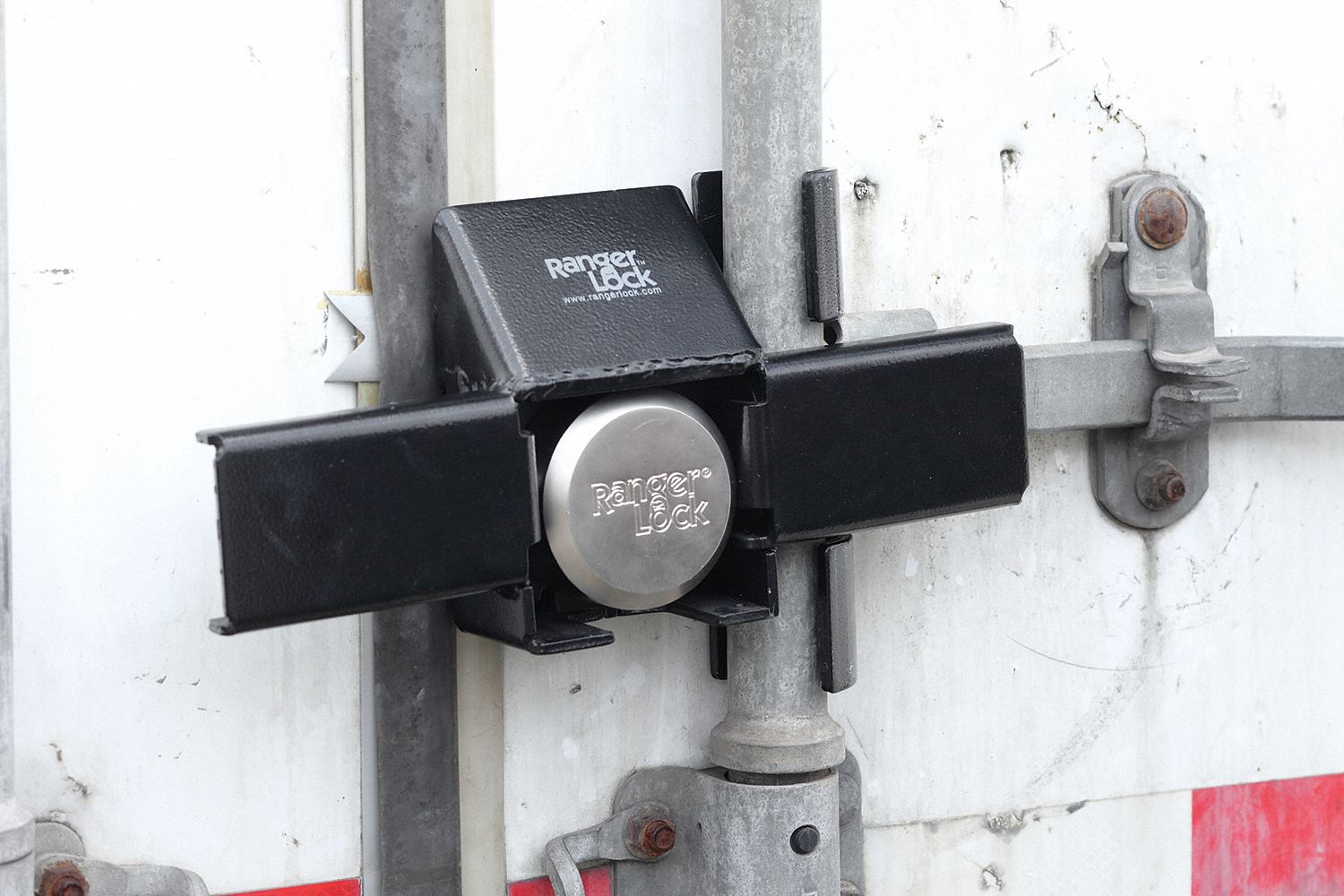 Lock rods on either trailer door