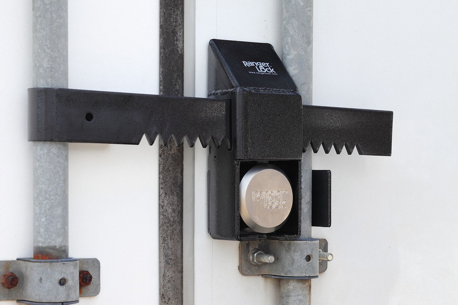 Portable bar lock