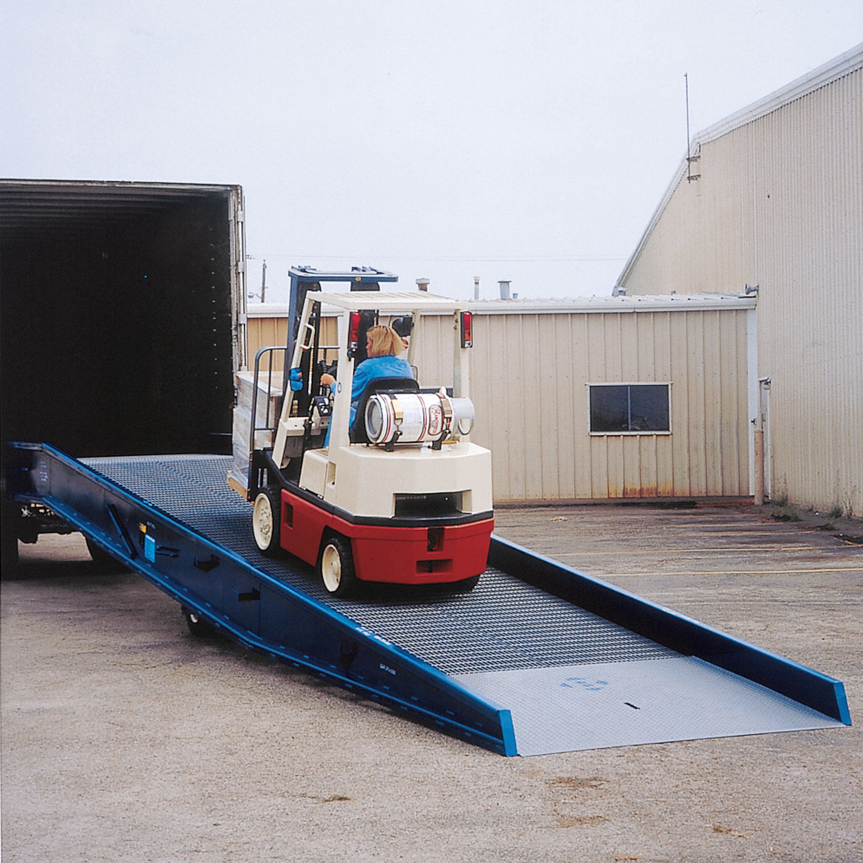 Yardramp, 16, 000 lb, 36 ft, Width 70 In