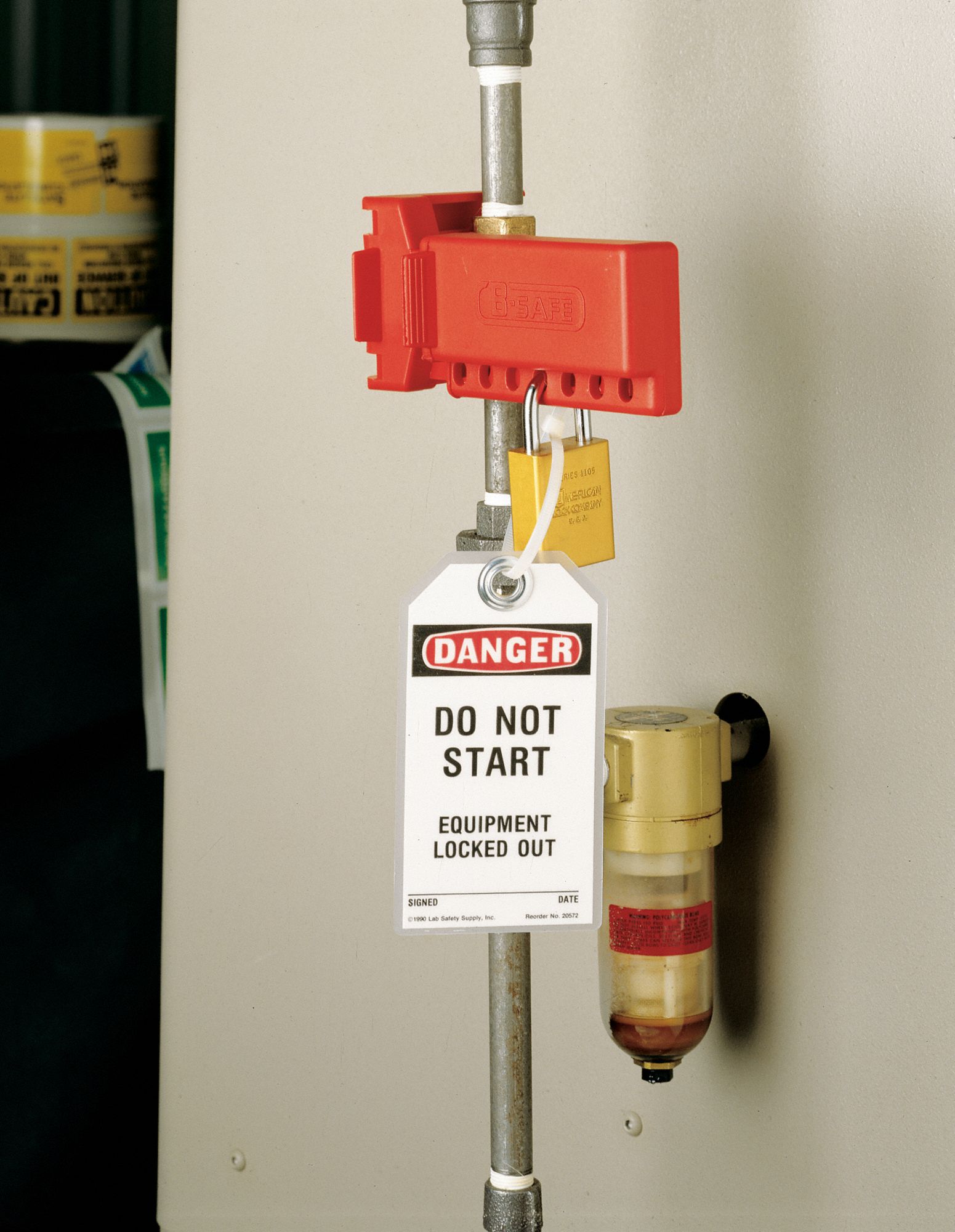 Ball Valve Lockout, 3/8 to 1-1/4, Red